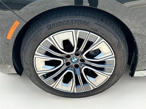 Used 2024 BMW i7 xDrive60 w/ Executive Package image 39