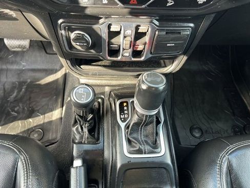 Used 2020 Jeep Wrangler Unlimited Sahara AWD/4WD image 22