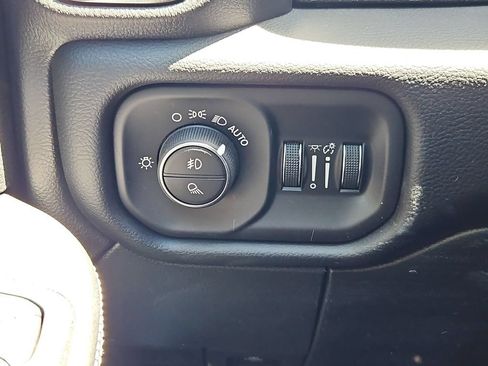 New 2026 RAM 2500 Laramie AWD/4WD image 18