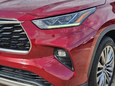 Used 2021 Toyota Highlander Platinum image 17
