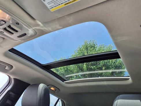 Used 2023 Buick Encore GX Essence w/ Experience Buick Package FWD image 5