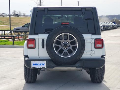 Used 2021 Jeep Wrangler Sport image 4