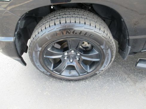 Used 2021 RAM 1500 Big Horn AWD/4WD image 14