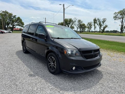 Used 2019 Dodge Grand Caravan SE FWD image 1