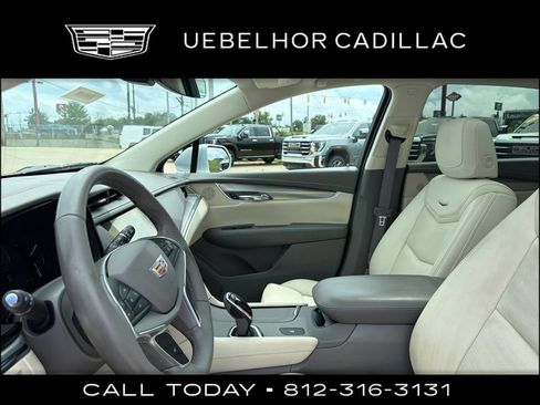 Used 2017 Cadillac XT5 Luxury FWD image 21