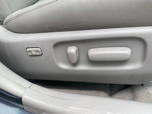 Used 2011 Toyota Avalon Limited FWD image 46