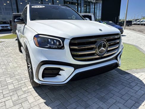 Used 2025 Mercedes-Benz GLS 450 4MATIC image 8