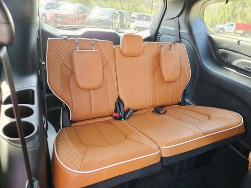 New 2026 Chrysler Pacifica Pinnacle AWD/4WD image 17