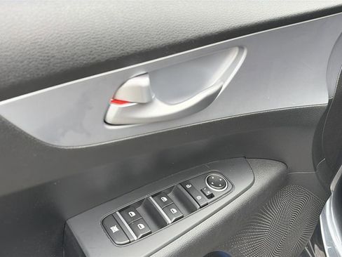 Used 2023 Kia Forte LXS w/ LXS Technology Package image 17