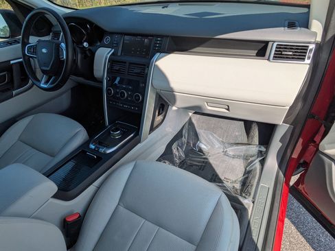 Used 2019 Land Rover Discovery Sport HSE image 28