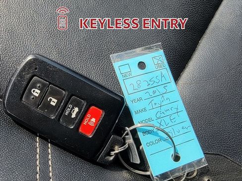 Used 2015 Toyota Camry XLE w/ Moonroof Package FWD image 33