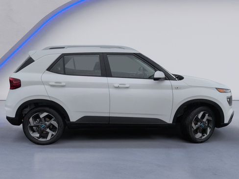 New 2026 Hyundai Venue SEL FWD image 3