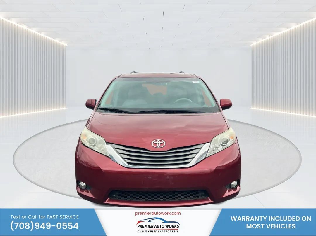 Used 2012 Toyota Sienna XLE w/ Entertainment Pkg FWD image 2