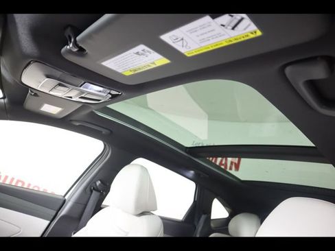 Used 2025 Hyundai Tucson Limited AWD/4WD image 30