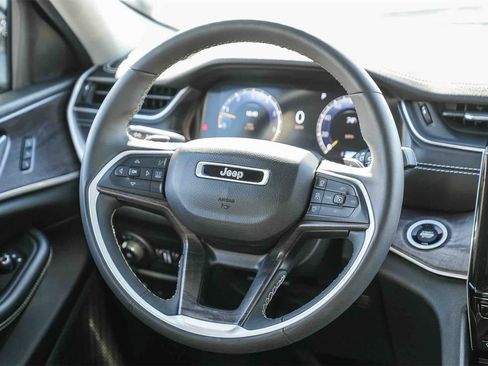 Used 2023 Jeep Grand Cherokee L Limited w/ Black Appearance Package image 14