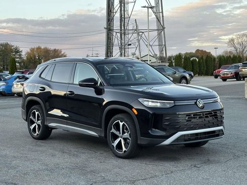 New 2026 Volkswagen Tiguan SE image 9