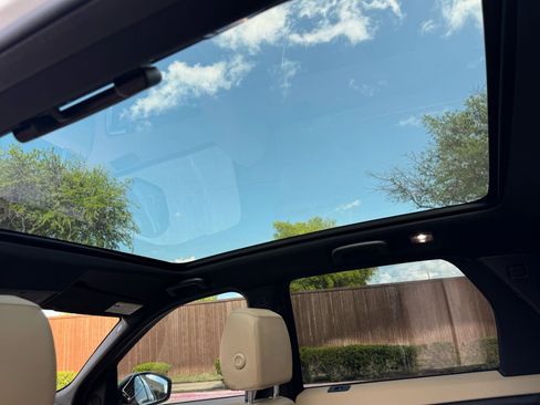 Used 2019 Land Rover Discovery Sport HSE image 28