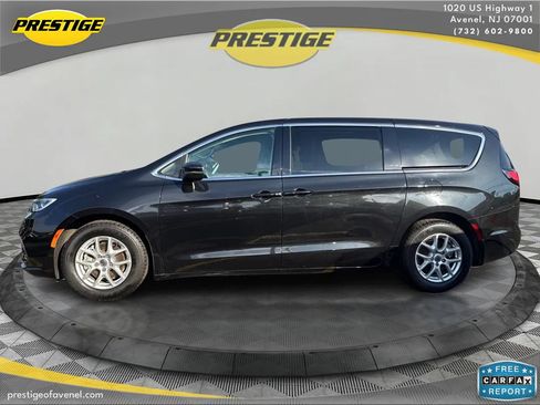 Used 2023 Chrysler Pacifica Touring-L FWD image 8