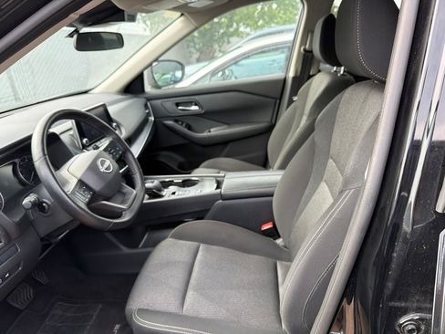Used 2025 Nissan Rogue SV FWD image 2