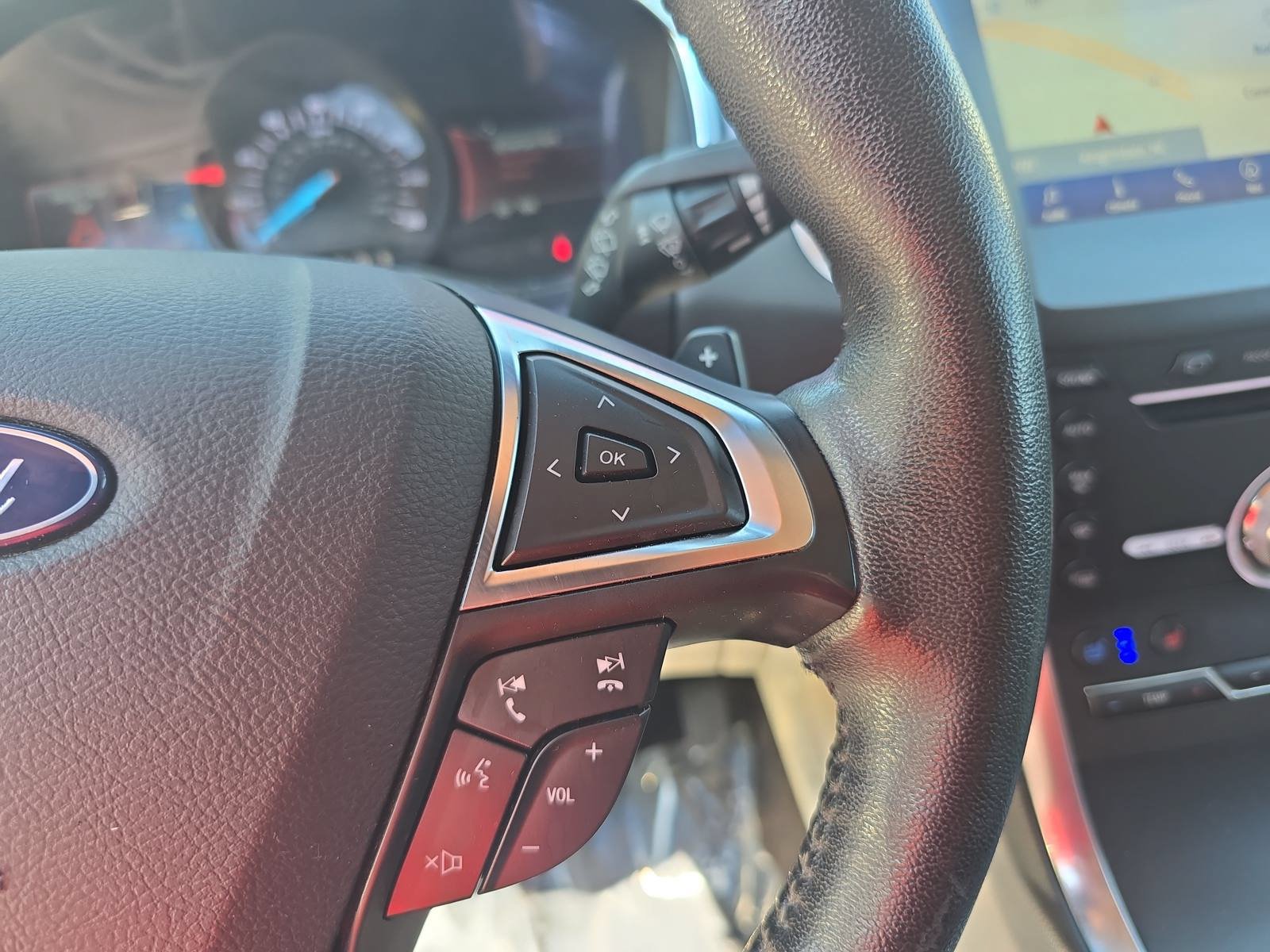 Used 2019 Ford Edge Titanium w/ Equipment Group 301A AWD/4WD image 17