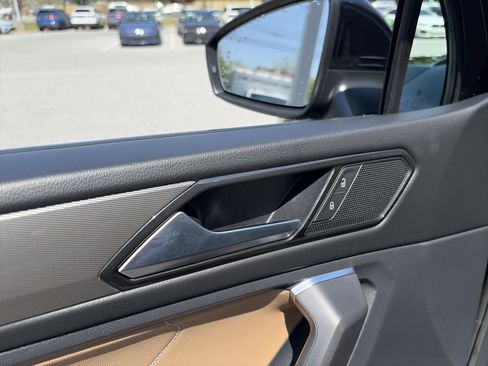 Used 2023 Volkswagen Tiguan SE FWD image 26