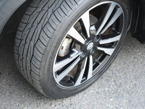 Used 2019 Nissan Kicks SV FWD image 11