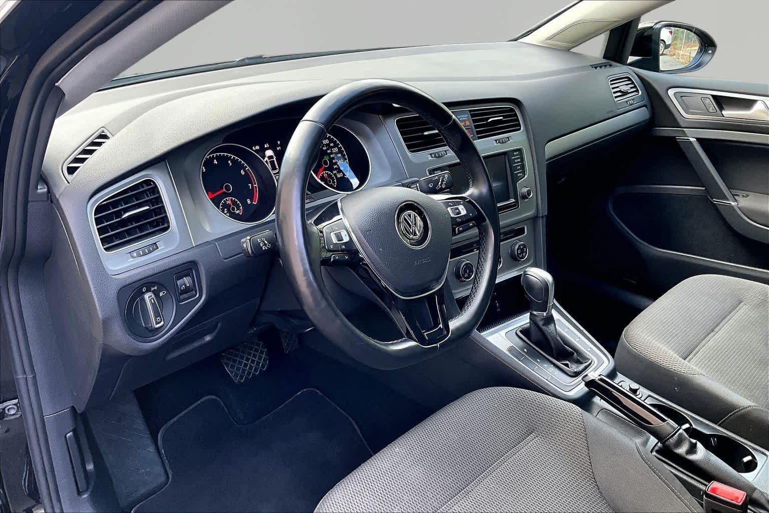 Used 2017 Volkswagen Golf S FWD image 18