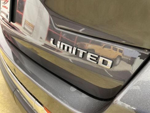 Used 2024 Jeep Grand Cherokee Limited AWD/4WD image 31