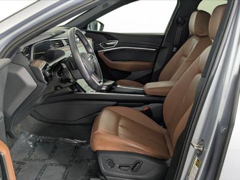 Used 2022 Audi e-tron Premium Plus w/ Premium Plus Package image 13