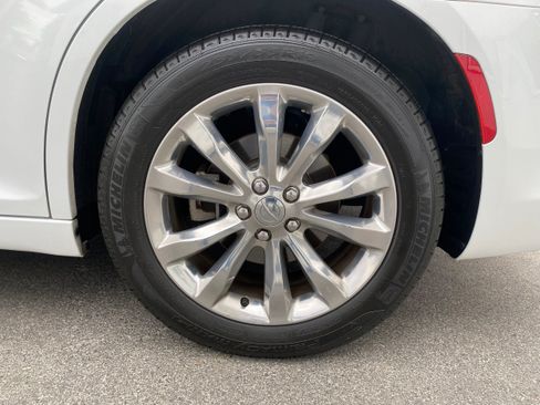 Used 2021 Chrysler 300 Touring L AWD/4WD image 8