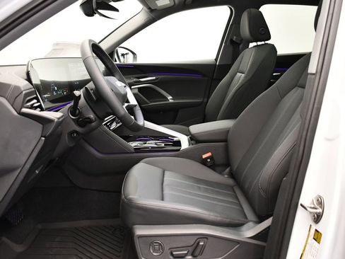 Used 2025 Audi Q5 Premium w/ Convenience Package image 37
