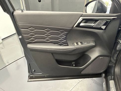 New 2026 Mitsubishi Outlander SEL image 14