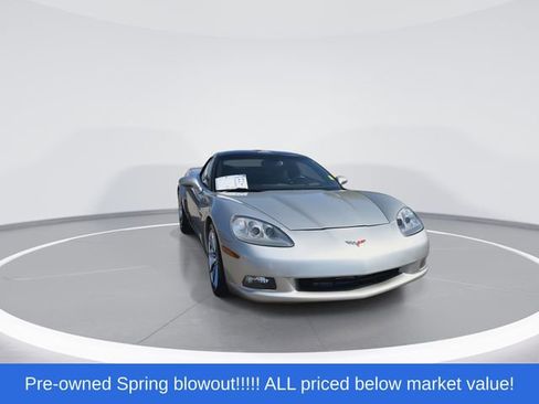 Used 2005 Chevrolet Corvette Coupe w/ Preferred Equipment Group RWD image 2