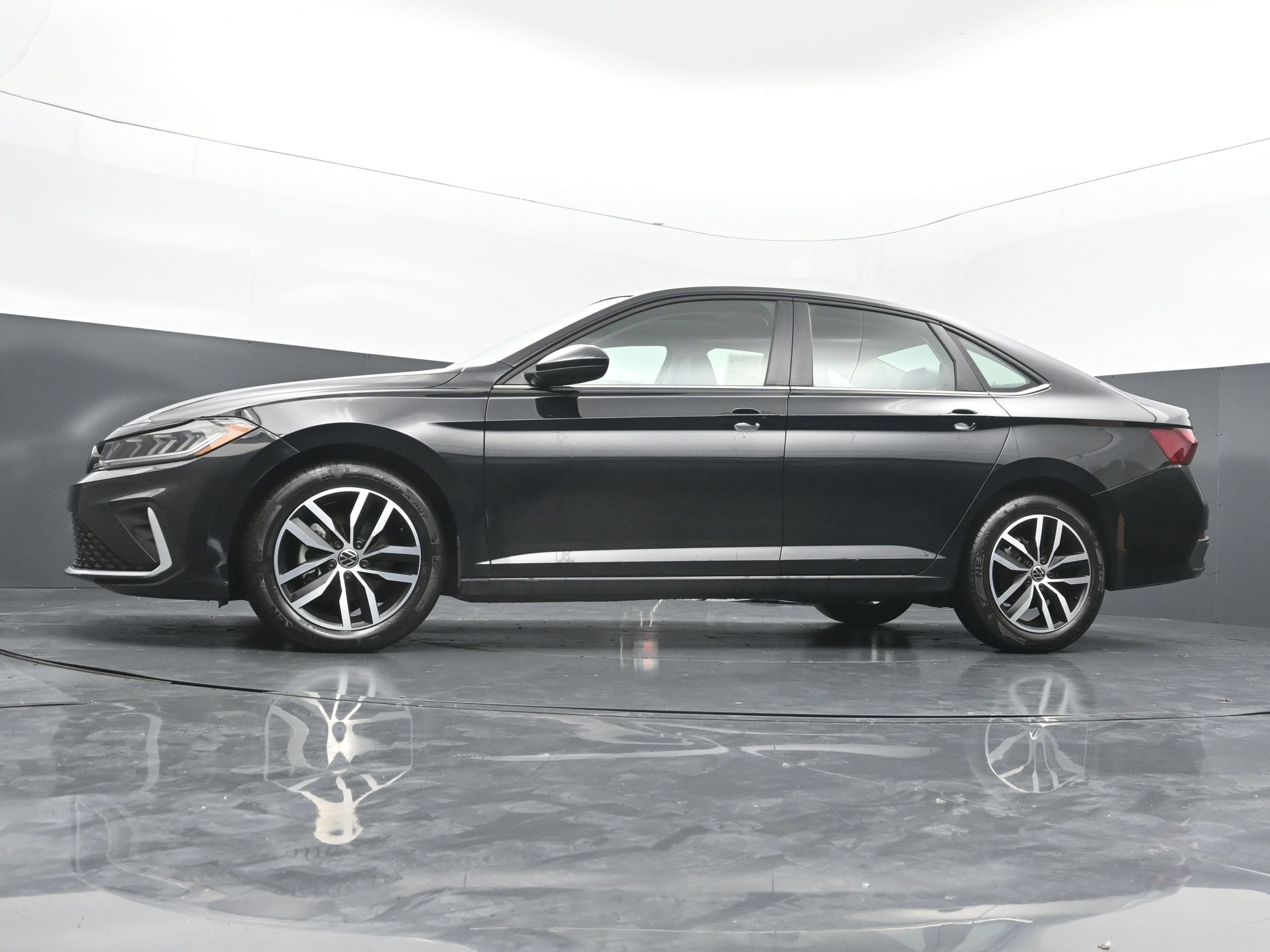 Used 2026 Volkswagen Jetta SE FWD image 35