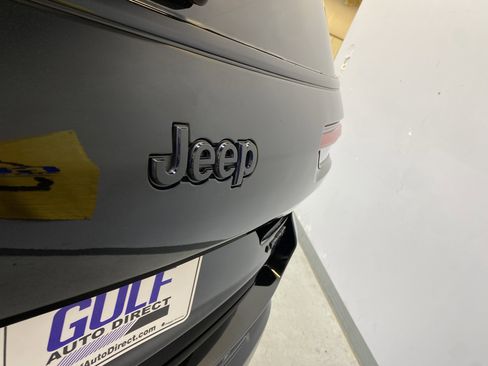 Used 2025 Jeep Grand Cherokee L Limited w/ Black Appearance Package image 17