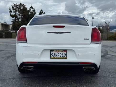 Used 2022 Chrysler 300 Touring L w/ Safetytec Plus Group image 6