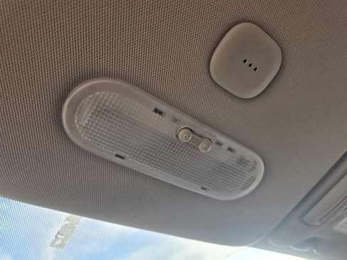 Used 2015 Nissan Versa Note SV image 32