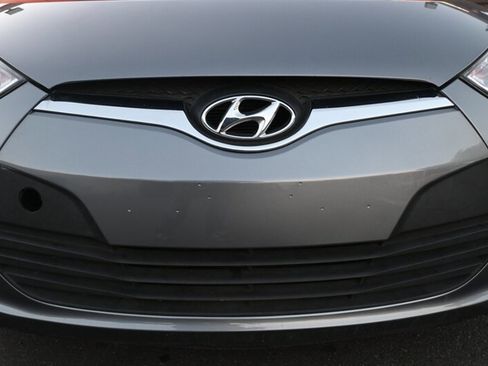 Used 2017 Hyundai Veloster image 4