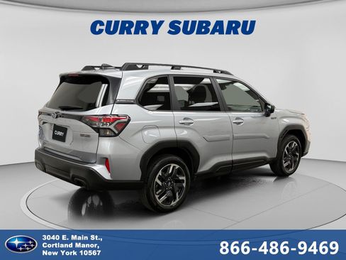 Used 2025 Subaru Forester Premium AWD/4WD image 5