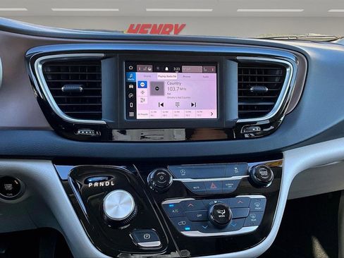 Used 2023 Chrysler Voyager LX image 11