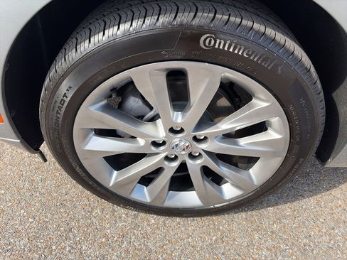 Used 2023 Buick Envision Avenir AWD/4WD image 31