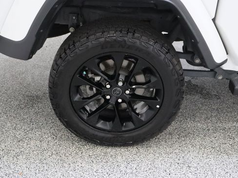 Used 2025 Jeep Gladiator Sport image 6