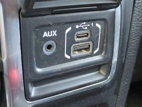 Used 2018 Jeep Wrangler Unlimited Sahara AWD/4WD image 31