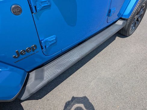 Used 2023 Jeep Wrangler Unlimited Sahara AWD/4WD image 15