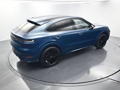 Certified 2025 Porsche Cayenne Coupe AWD/4WD image 37
