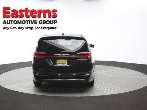 Used 2023 Chrysler Pacifica Touring-L FWD image 39