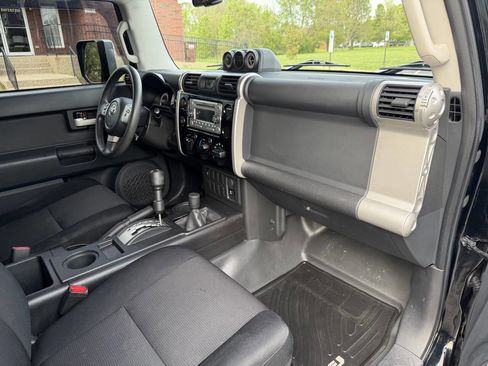 Used 2013 Toyota FJ Cruiser 4WD w/ Convenience Pkg image 24