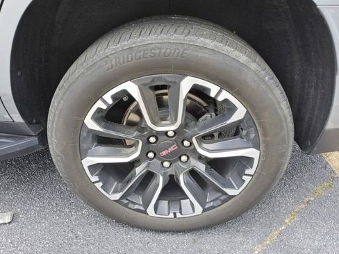 Used 2023 GMC Yukon Denali RWD image 2
