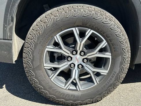 Used 2025 GMC Acadia AT4 AWD/4WD image 15