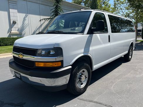 Used 2025 Chevrolet Express 3500 LT w/ LT Preferred Equipment Group RWD image 3